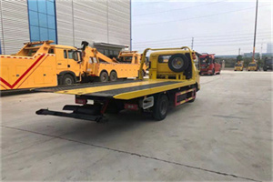 和田地区非事故拖车