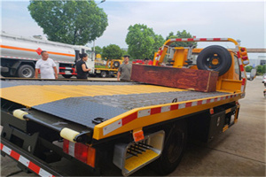 和田地区附近拖车电话号码服务