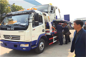 和田地区汽车道路救援拖车价格